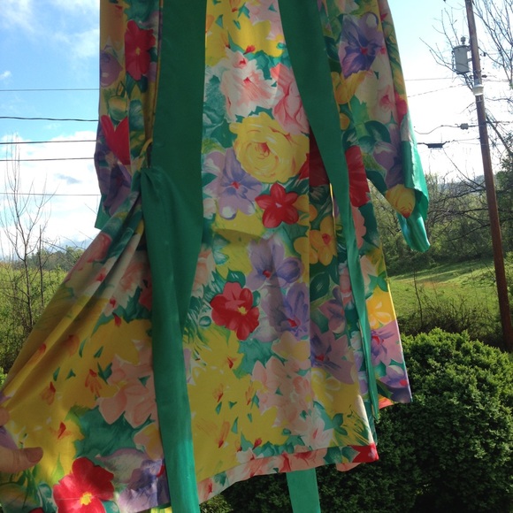 Robe - Picture 3 of 5